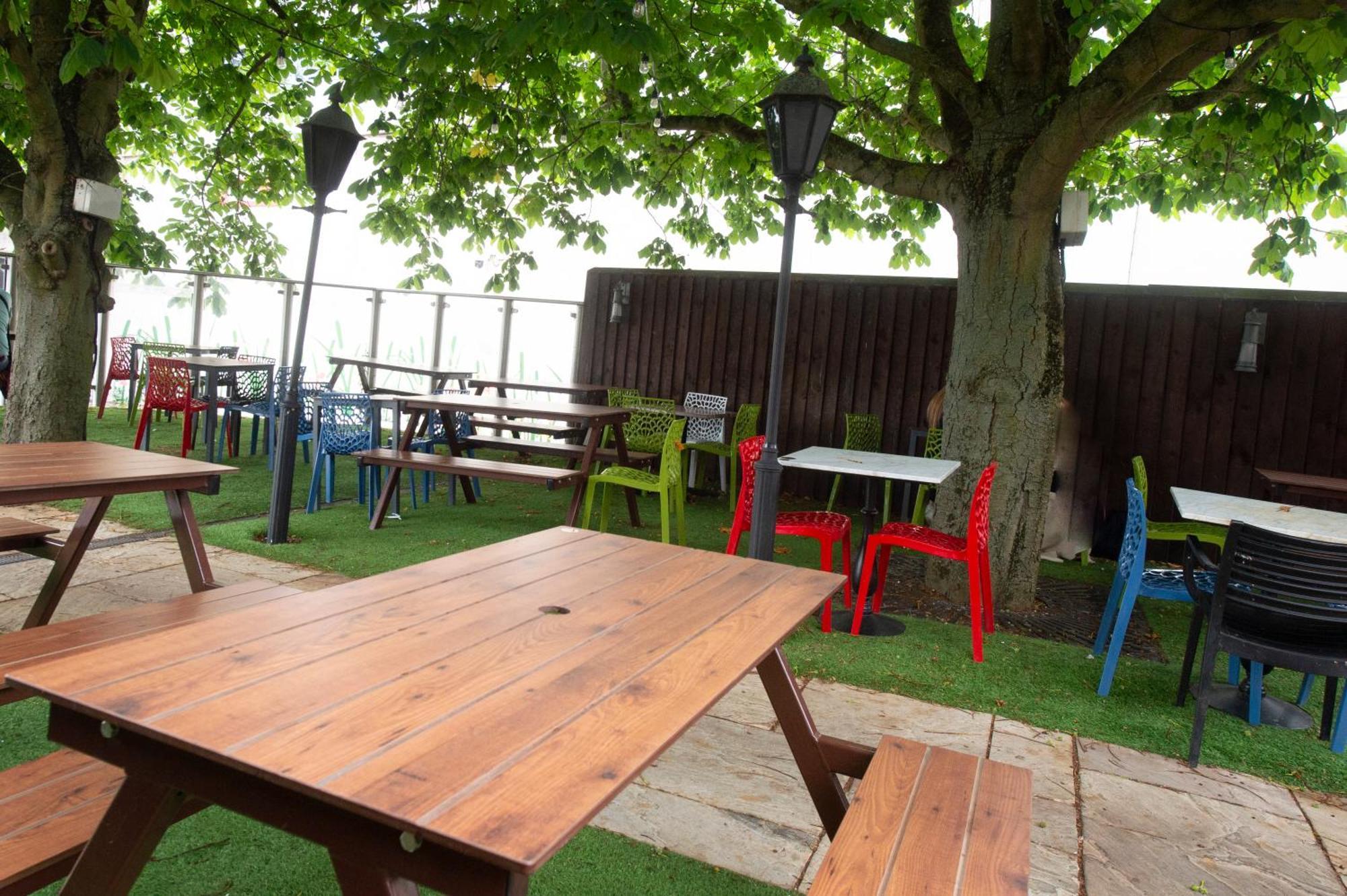 The Saxon Crown Wetherspoon Corby Exterior foto