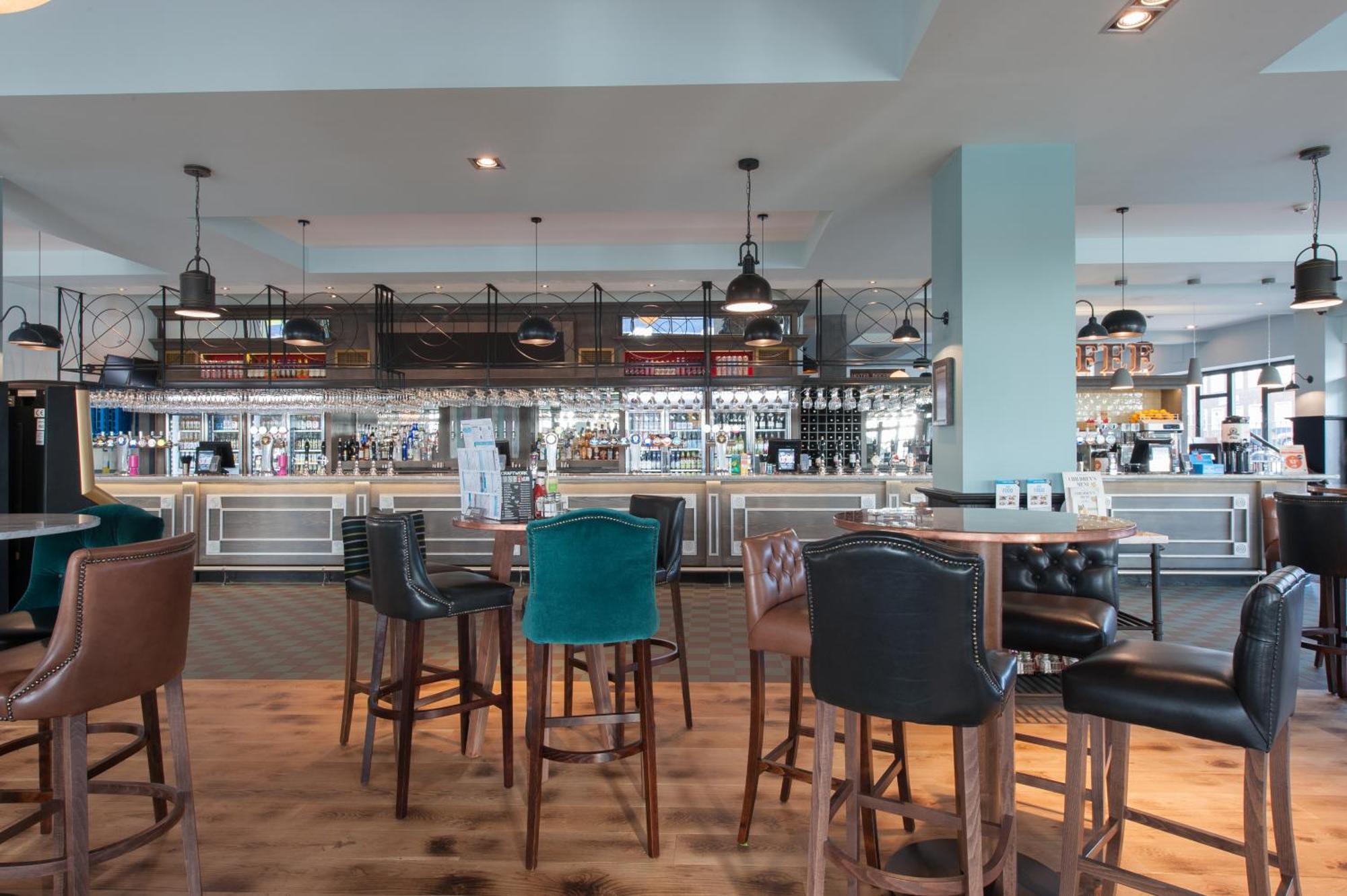 The Saxon Crown Wetherspoon Corby Exterior foto