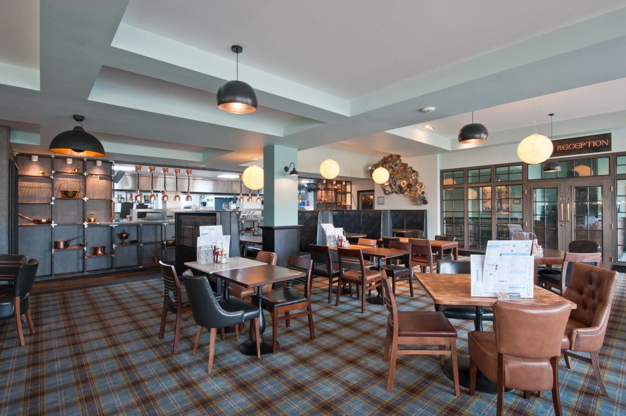 The Saxon Crown Wetherspoon Corby Exterior foto
